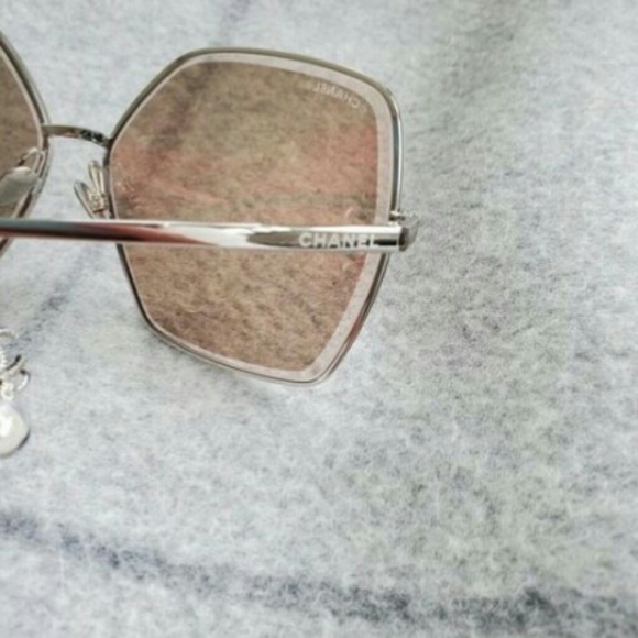 CHANEL SUNGLASSES - Picture 2 of 7